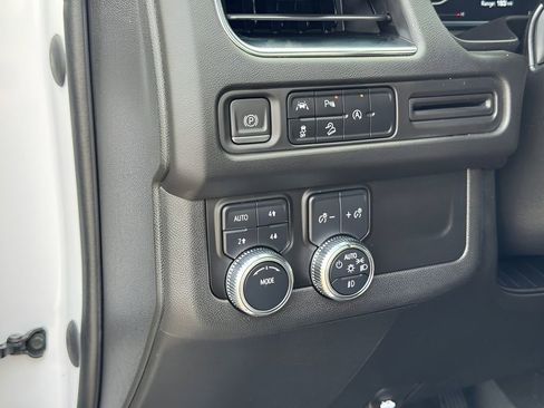 Used 2023 GMC Yukon AT4 AWD/4WD image 13