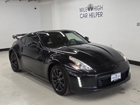 Used 2017 Nissan 370Z Coupe RWD image 4