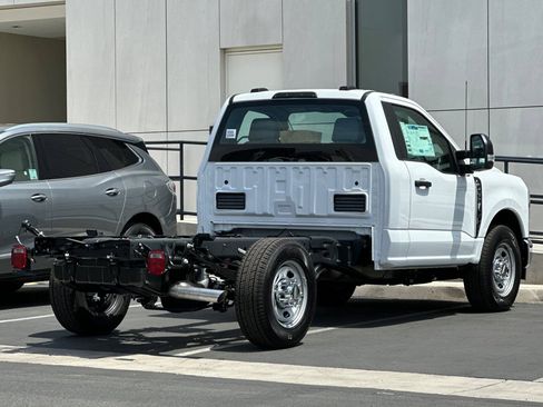 New 2026 Ford F350 XL w/ XL Chrome Package RWD image 3