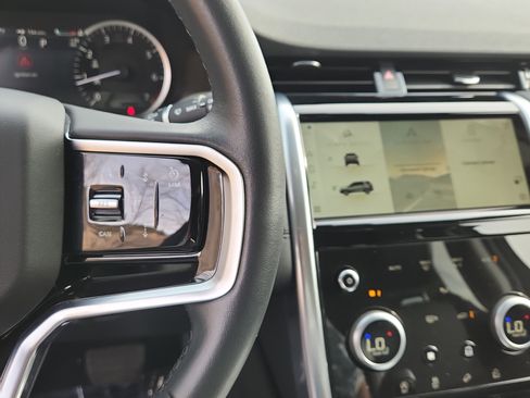 Used 2023 Land Rover Discovery Sport SE image 27
