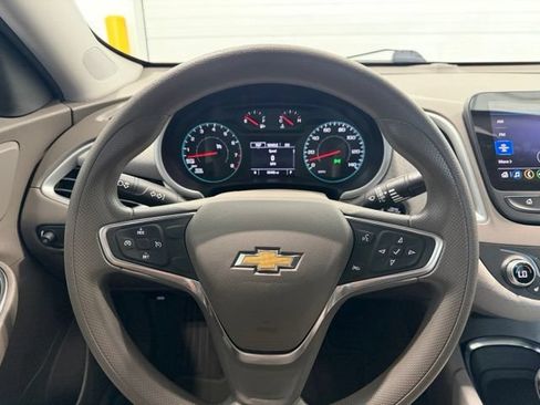 Used 2022 Chevrolet Malibu LT FWD image 14