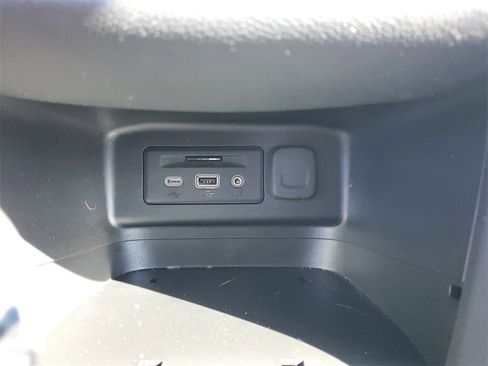 Certified 2022 Chevrolet Equinox RS w/ Infotainment Package image 29