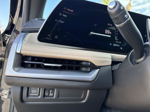 Used 2024 Cadillac XT4 Luxury image 31