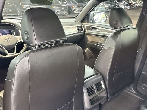 Certified 2023 Volkswagen Atlas Cross Sport SE w/ Panoramic Sunroof Package FWD image 23