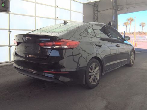 Used 2017 Hyundai Elantra SE FWD image 3