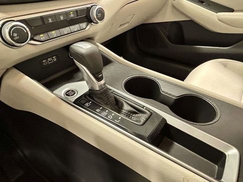 Used 2025 Nissan Altima 2.5 SV image 16