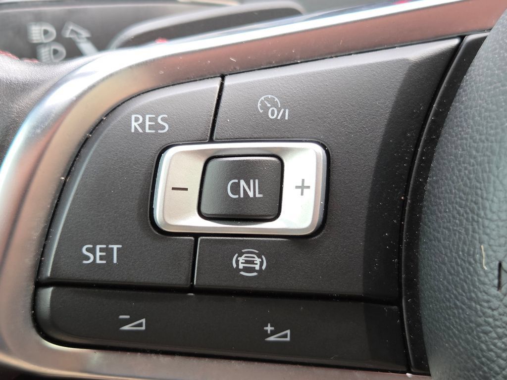 Used 2019 Volkswagen Golf 4-Door FWD image 12