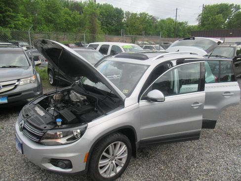 Used 2013 Volkswagen Tiguan SE image 6