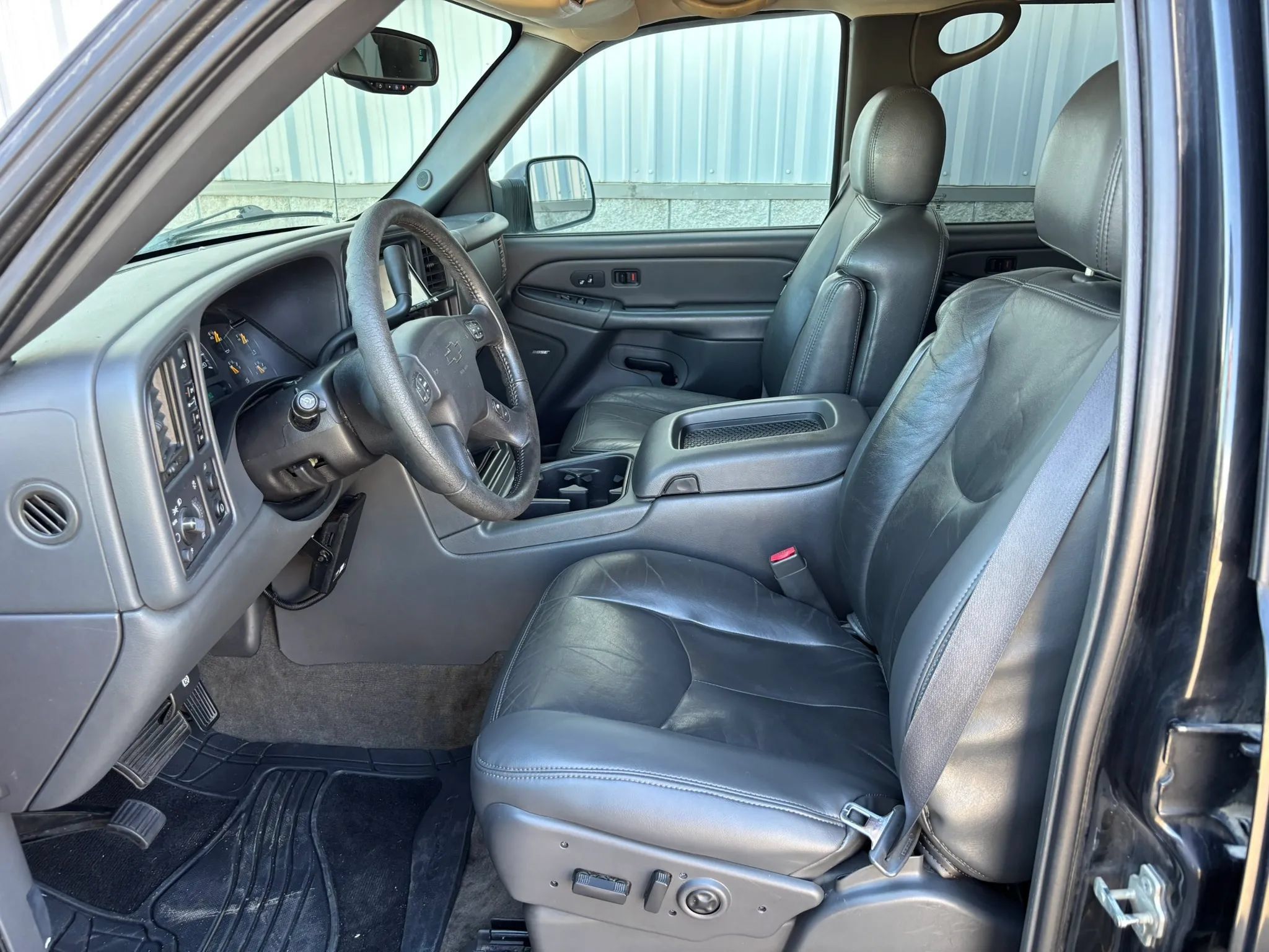 Used 2004 Chevrolet Silverado 2500 LT w/ Skid Plate Package AWD/4WD image 10