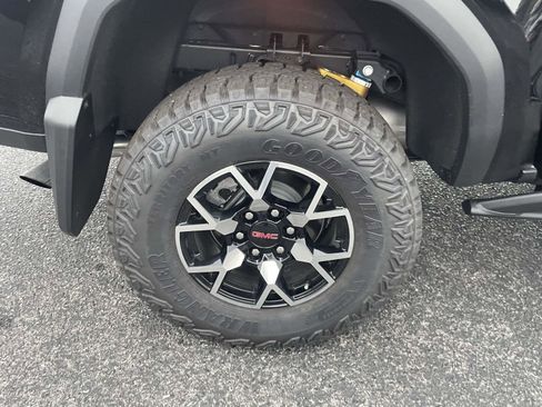 Used 2025 GMC Canyon AT4 w/ AT4X Package image 14