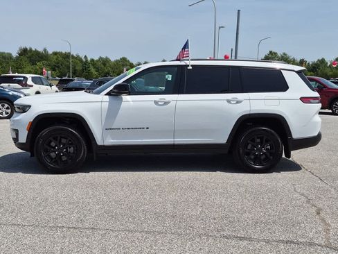 Used 2025 Jeep Grand Cherokee L Altitude AWD/4WD image 5