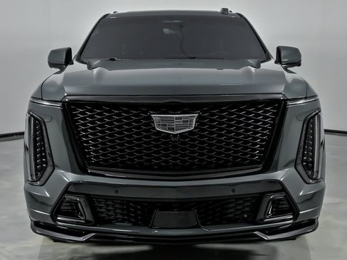 Used 2026 Cadillac Escalade ESV V w/ LPO, ONYX Package AWD/4WD image 5