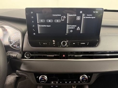 Used 2025 Mitsubishi Outlander AWD image 21