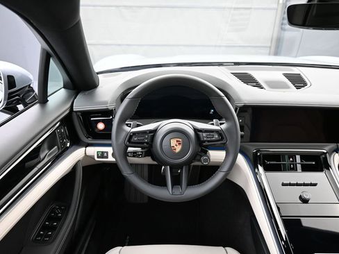 New 2026 Porsche Panamera 4 image 18