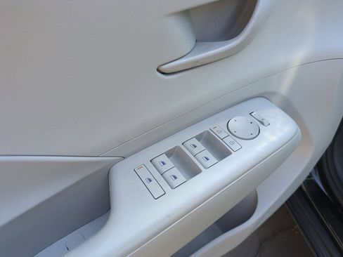 Used 2025 Hyundai Kona SEL FWD image 13
