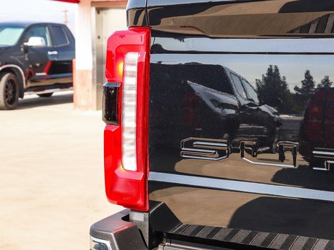 Used 2025 Ford F250 Lariat AWD/4WD image 8