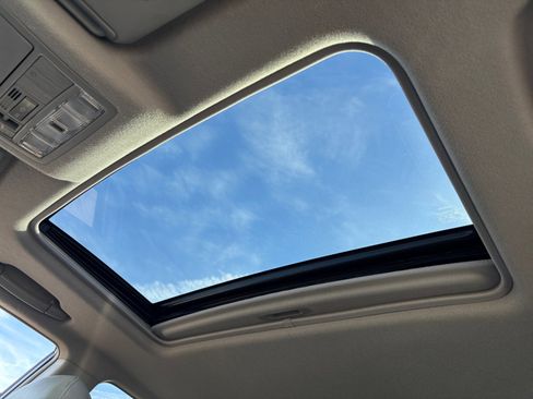 Used 2013 Toyota Highlander Limited image 31