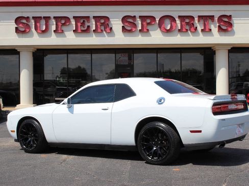 Used 2014 Dodge Challenger SXT image 5