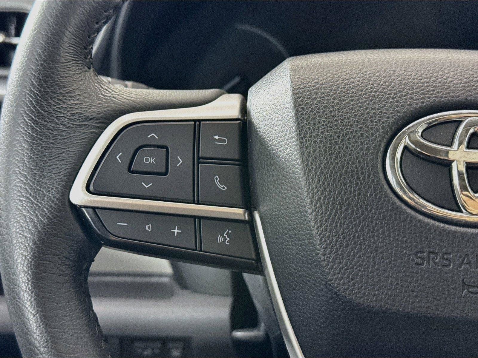 Certified 2024 Toyota Sienna XLE FWD image 17