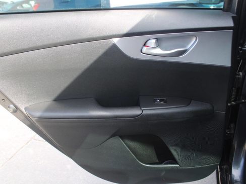 Used 2022 Kia Forte LXS image 9