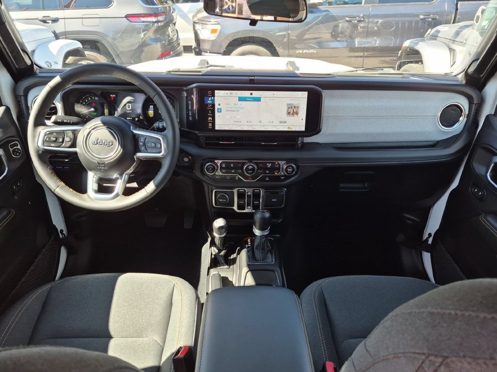 Used 2024 Jeep Wrangler Unlimited Sahara AWD/4WD image 16