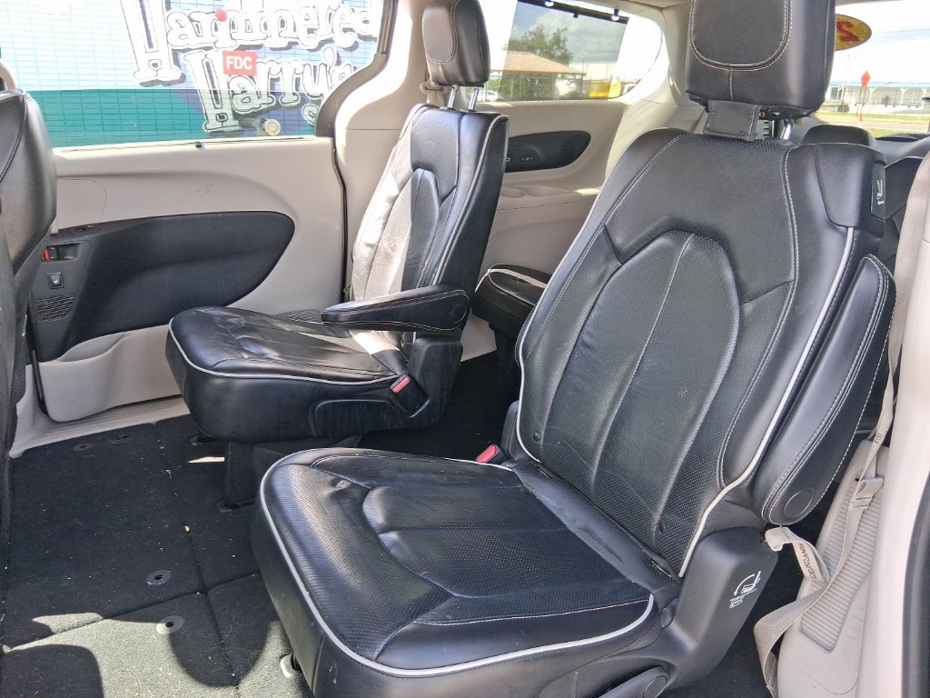 Used 2021 Chrysler Pacifica Limited AWD/4WD image 13
