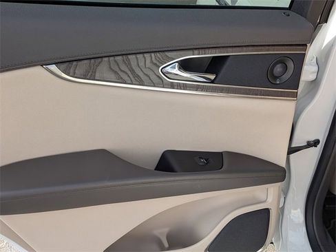 Used 2020 Lincoln Nautilus Reserve image 27