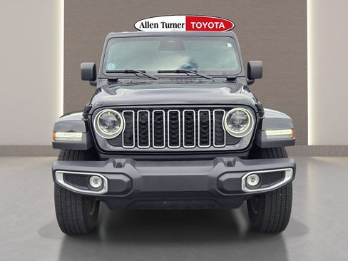 Used 2025 Jeep Wrangler Unlimited Sahara AWD/4WD image 4