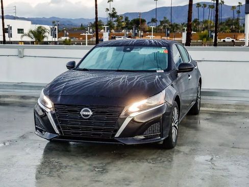 Used 2025 Nissan Altima 2.5 SV image 4