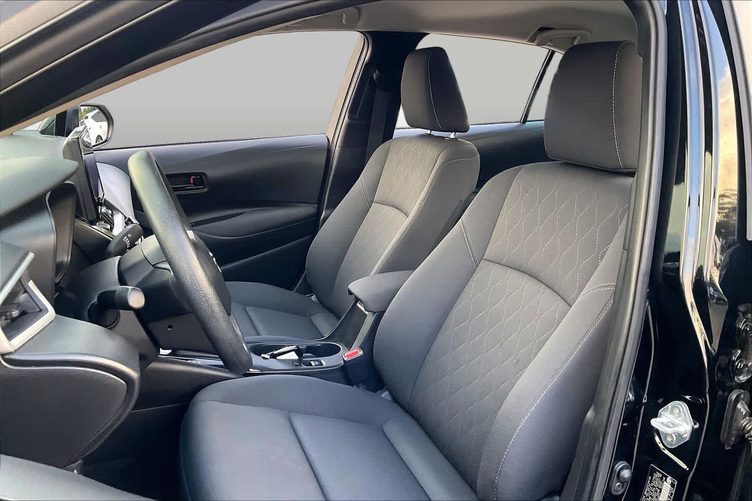 Used 2025 Toyota Corolla LE FWD image 8