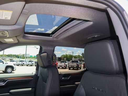 New 2026 GMC Sierra 1500 Denali w/ Denali Reserve Package AWD/4WD image 8