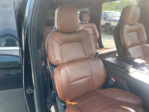 Used 2018 Lincoln Navigator Reserve w/ Technology Package AWD/4WD image 54
