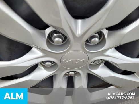 Used 2024 Kia Soul LX image 19