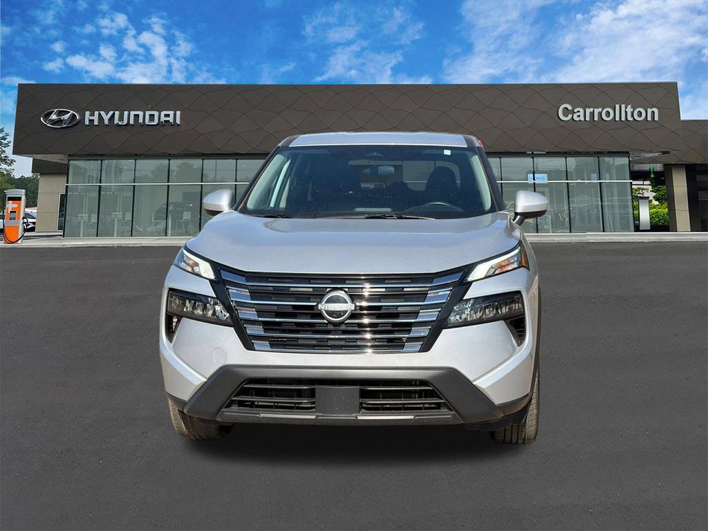 Used 2025 Nissan Rogue SV FWD image 2