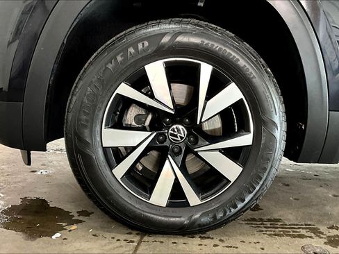 Used 2023 Volkswagen Atlas Cross Sport SE image 12