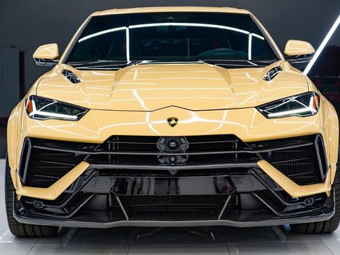 Used 2023 Lamborghini Urus Performante AWD/4WD image 4
