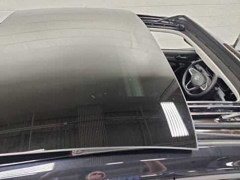 Used 2025 Volkswagen Jetta SE w/ Sunroof Package FWD image 5