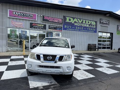Used 2018 Nissan Frontier SV RWD image 3