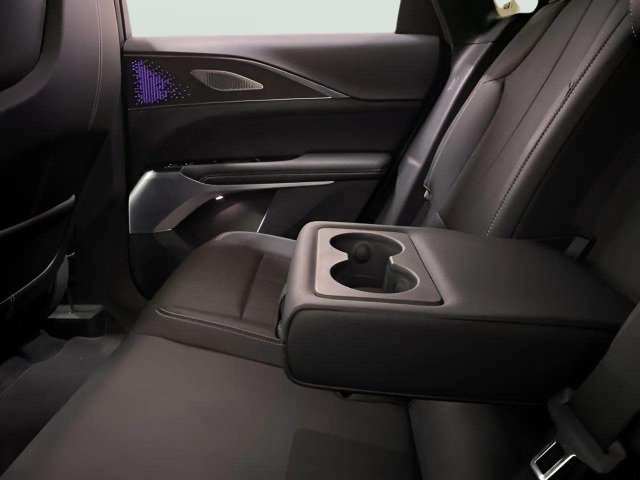 Used 2023 Cadillac Lyriq 2WD image 69