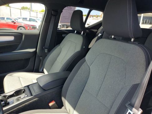 Used 2024 Volvo XC40 B5 Core AWD/4WD image 17