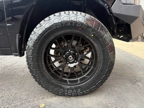 Used 2013 RAM 1500 Classic SLT w/ Premium Display Pkg image 10