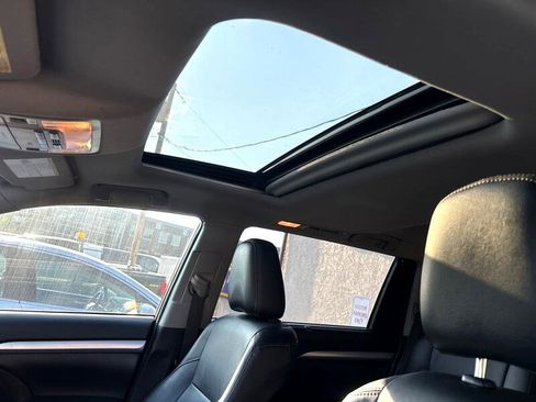 Used 2019 Toyota Highlander XLE image 29