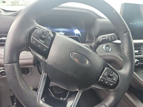 Used 2025 Ford Explorer Platinum w/ Ultimate Package image 11