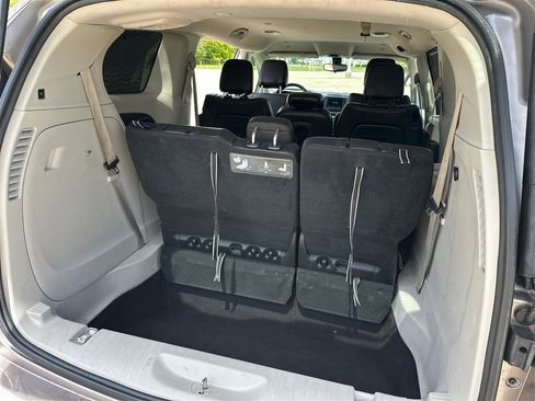 Used 2018 Chrysler Pacifica Touring-L FWD image 12