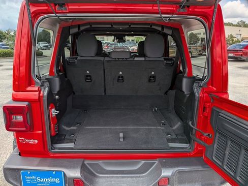 Used 2025 Jeep Wrangler Unlimited Sahara AWD/4WD image 28