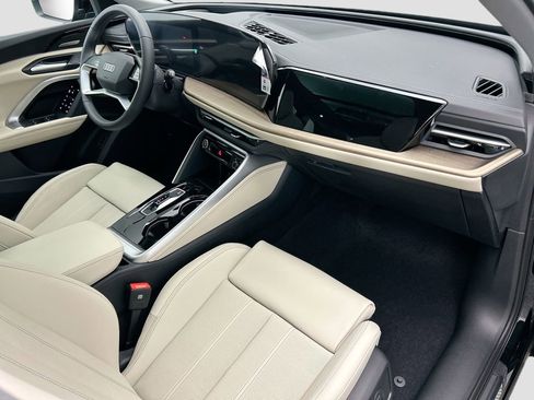 Used 2025 Audi Q5 2.0T Premium Plus w/ Premium Plus image 17