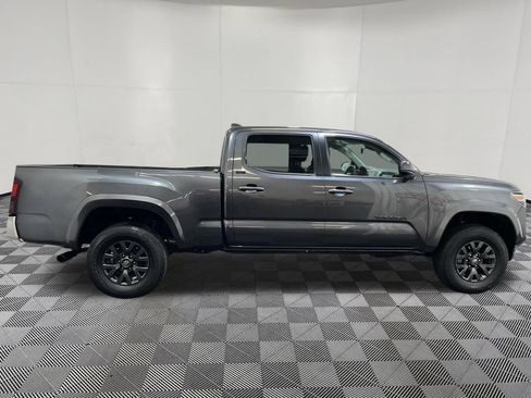 Used 2023 Toyota Tacoma SR5 w/ Black Out Package (TMS) AWD/4WD image 8