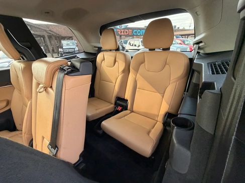 Used 2016 Volvo XC90 T6 Momentum w/ Momentum Plus Package AWD/4WD image 13