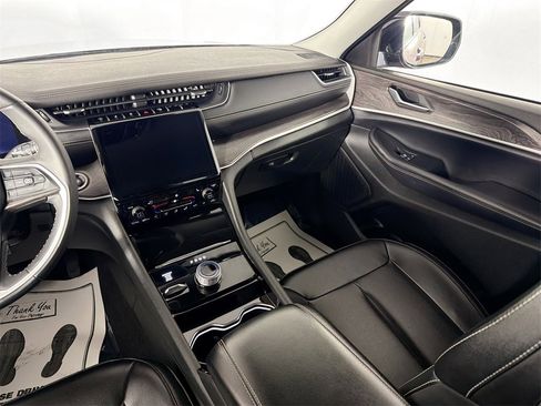 Used 2023 Jeep Grand Cherokee Limited image 21