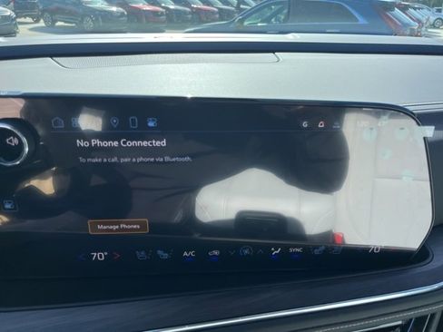 New 2025 Chevrolet Suburban Premier image 34